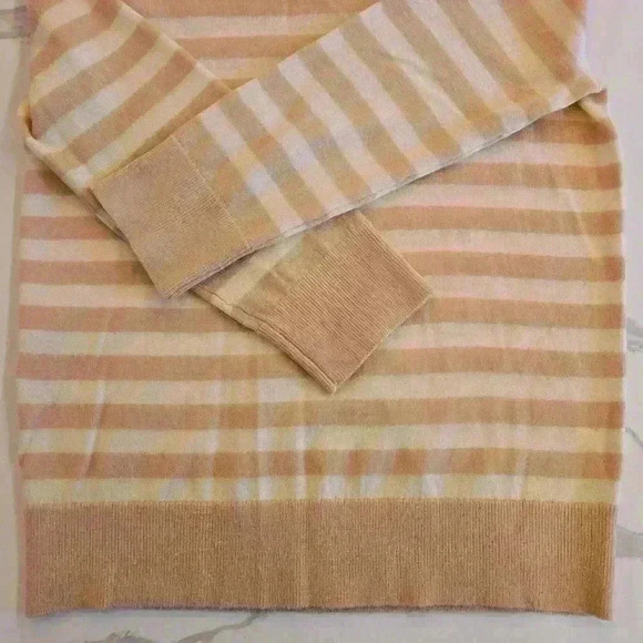 Ann Taylor Womens Sweater 100% Merino Extrafine Wool Small Petite - Picture 4 of 7